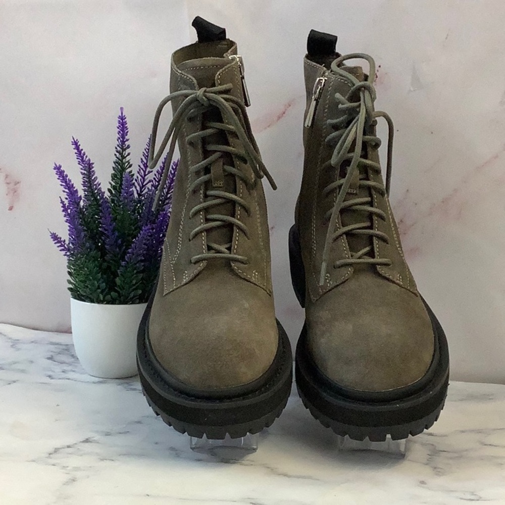 NIB Stylish Olive Green Women's Lace-Up Boots Size 6